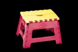 چهارپایه پلاستیکی تاشو