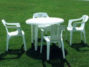 صندلی پلاستیکی برای حیاط
