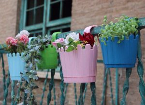 گلدان آویز نرده ای گلسرخ