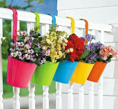 گلدان پلاستیکی رنگی لبه تراس